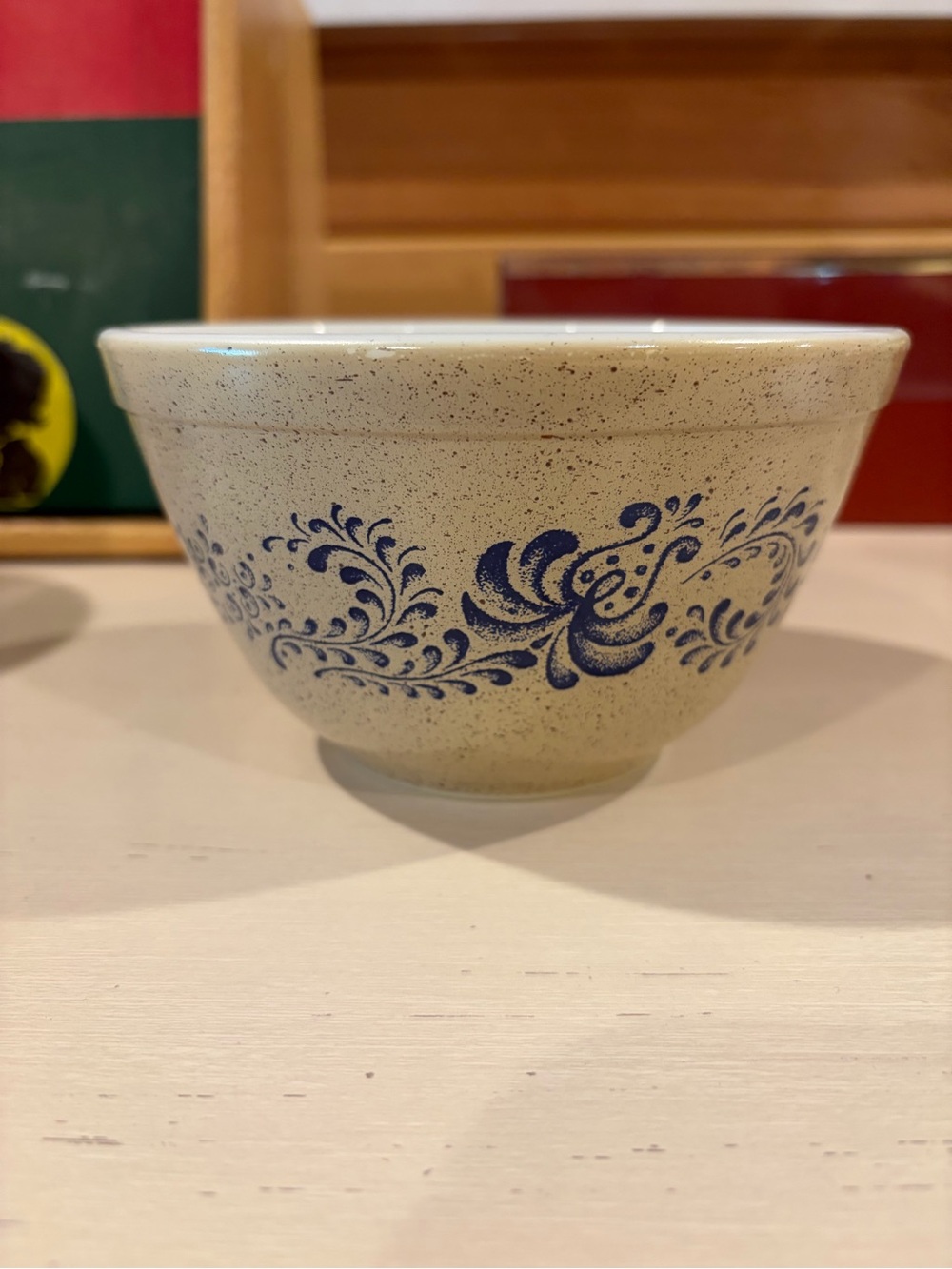Pyrex Homestead 401 mixing bowl, 1 ½-quart size